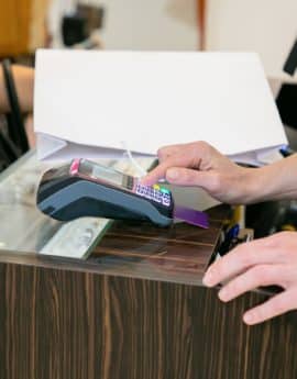 Servicio de recepción, atención al cliente, facturación y caja