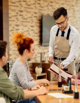 Servicio en restaurante y bares