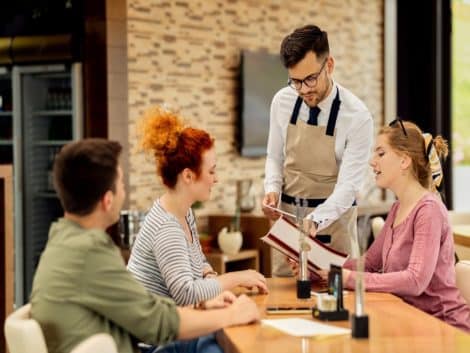 Servicio en restaurante y bares