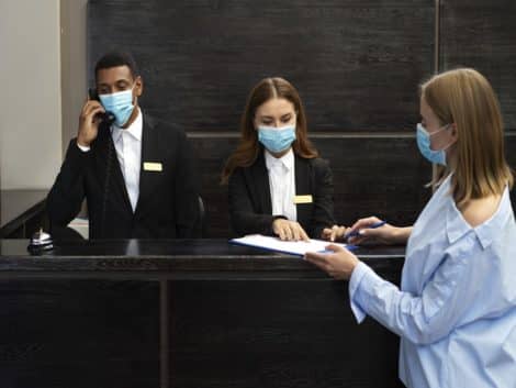 Transmisión de confianza y seguridad sanitaria: la recepción y atención al cliente