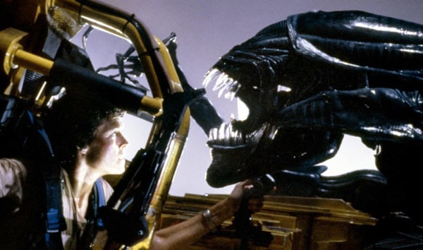 Aliens el regreso 1986 escena final exoesqueleto